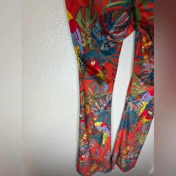 New NWT YOGA democracy Split Flare Pant In Tropical Paradise - Picture 7 of 8